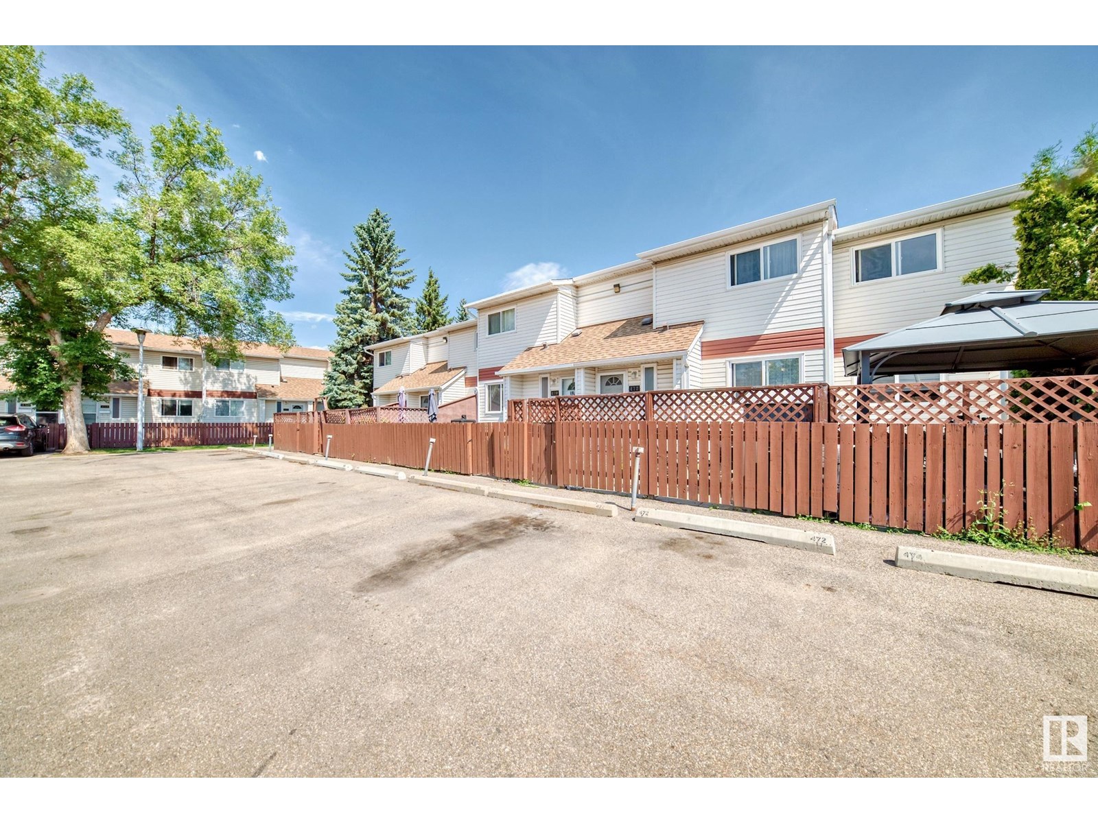 Photo 4 of 472 Clareview Rd Nw, Edmonton AB