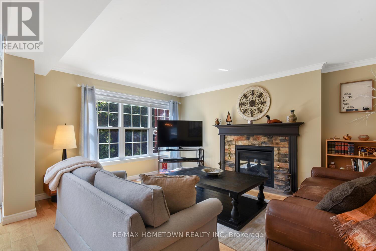 Photo 18 of 33 Country Club Place, Brockville ON