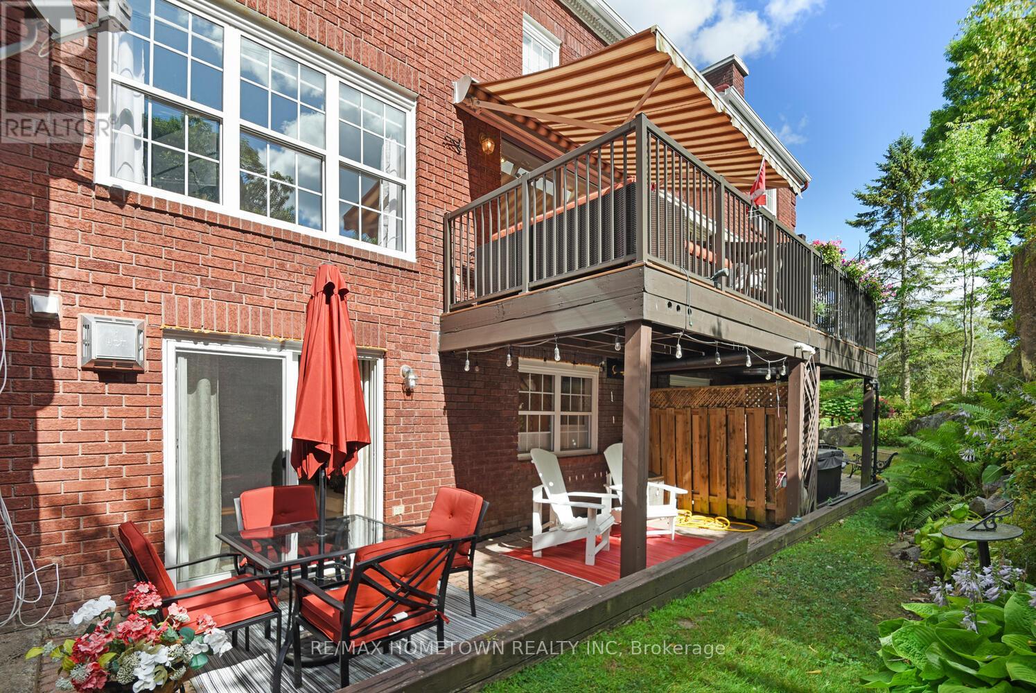Photo 35 of 33 Country Club Place, Brockville ON