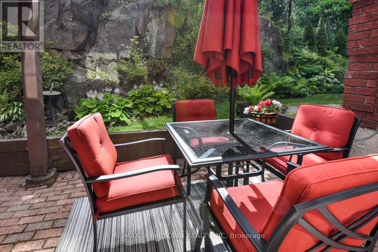 Photo 38 of 33 Country Club Place, Brockville ON
