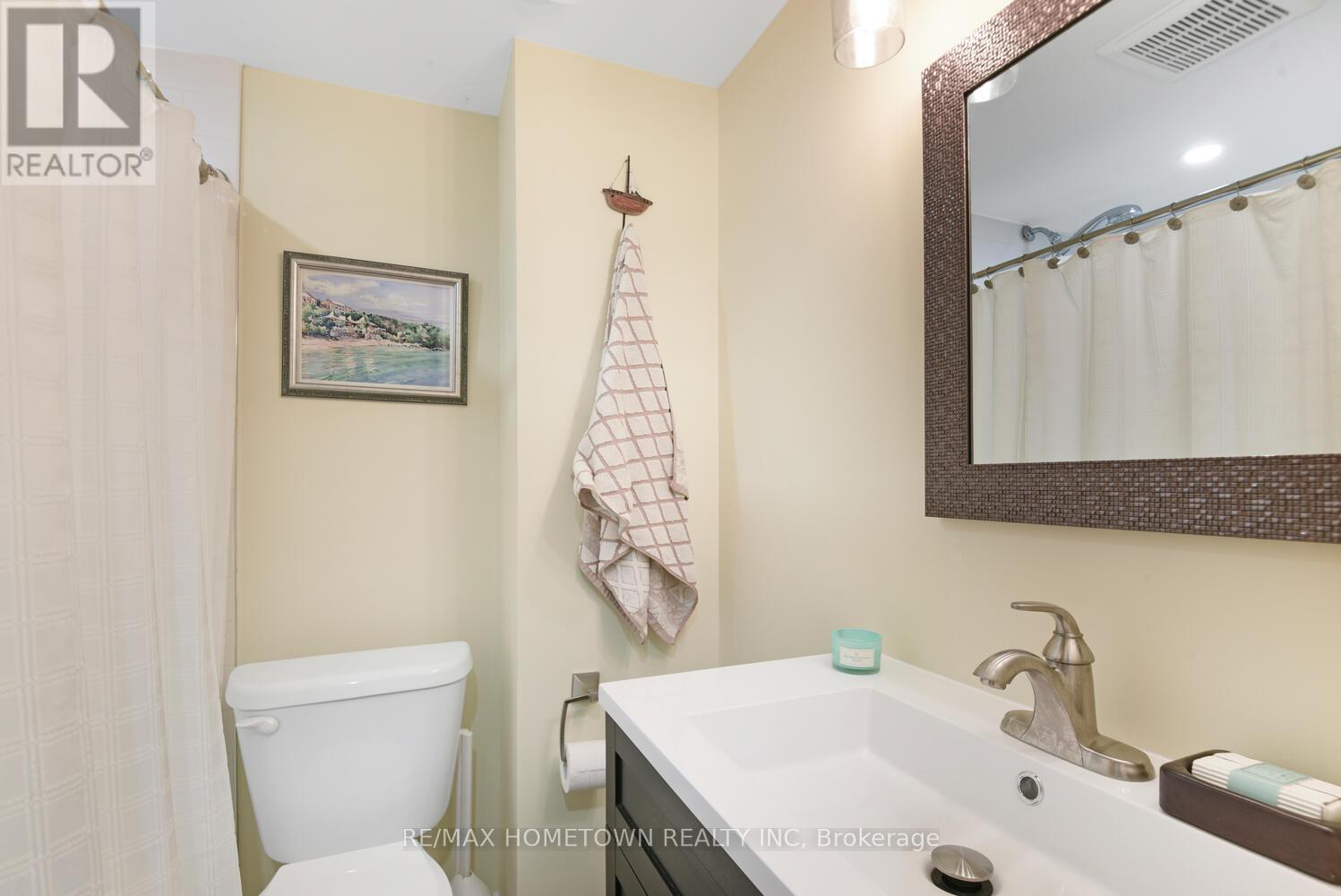 Photo 40 of 33 Country Club Place, Brockville ON