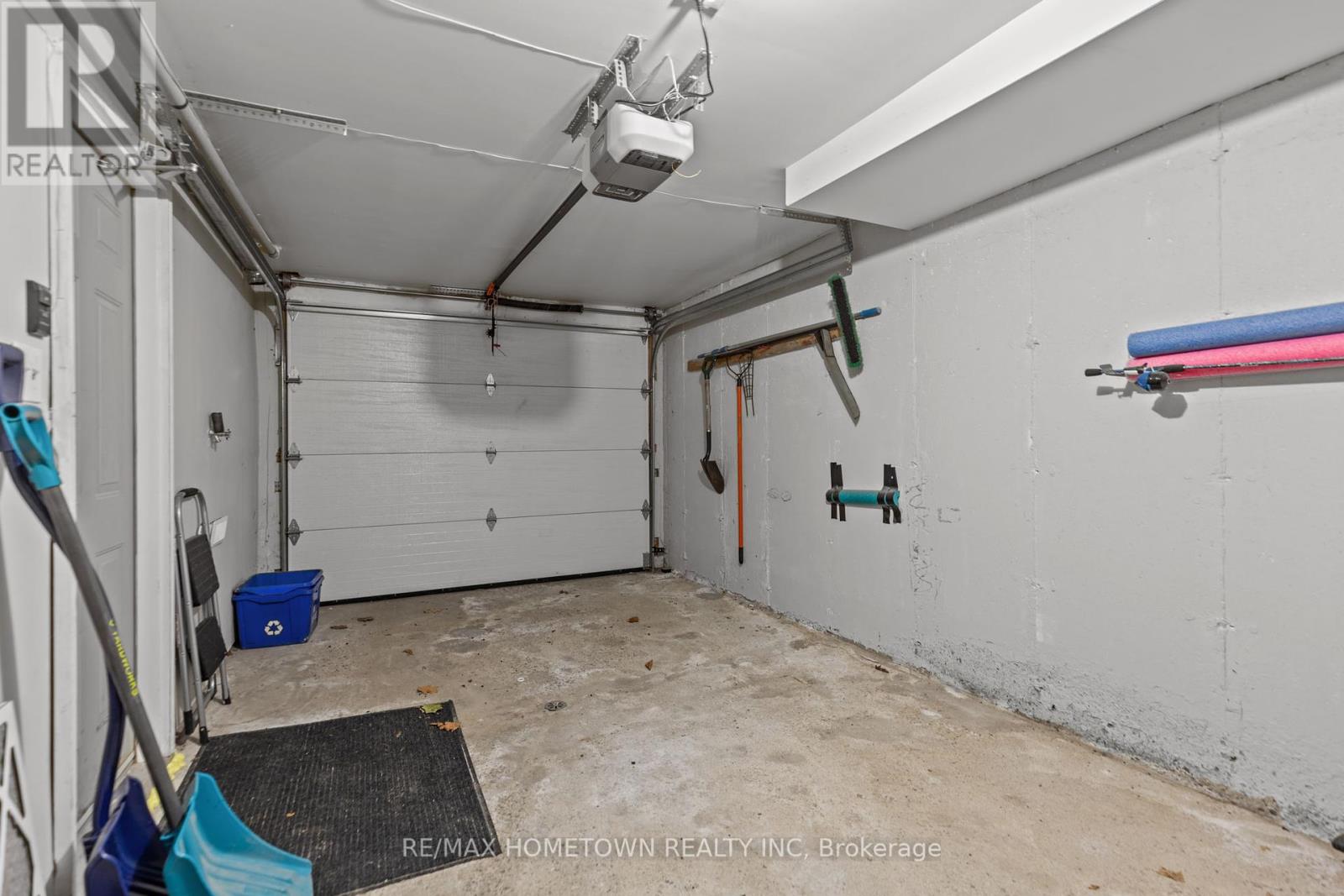 Photo 43 of 33 Country Club Place, Brockville ON