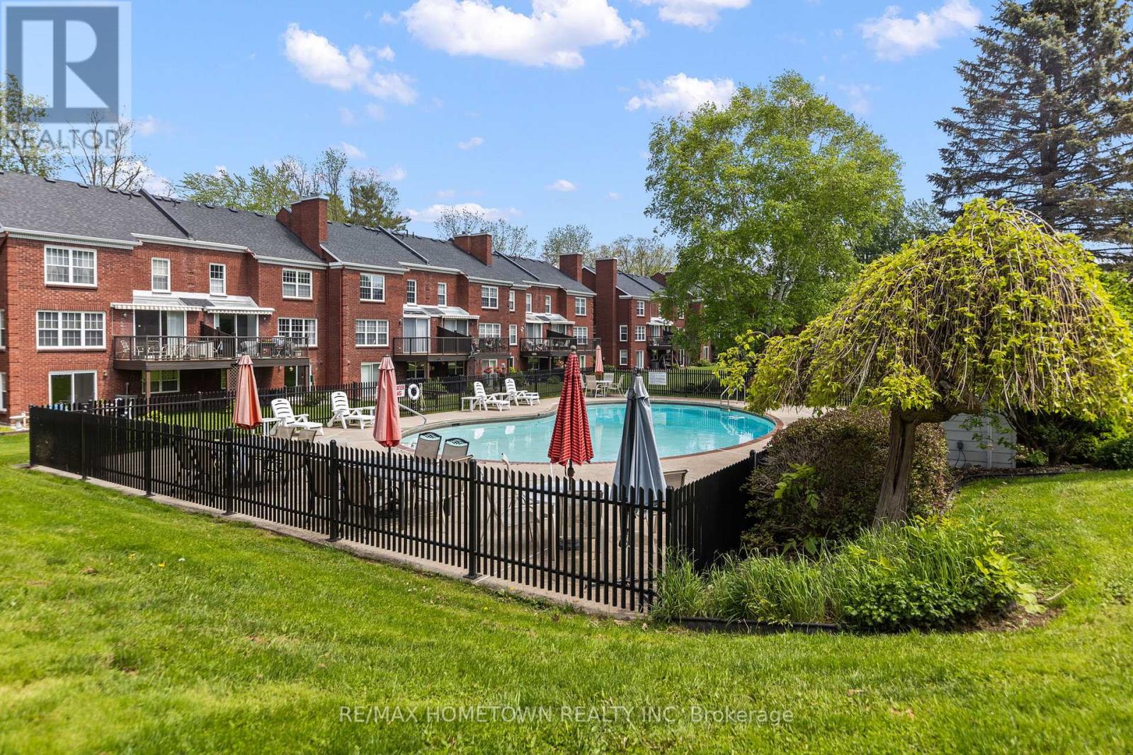 Photo 44 of 33 Country Club Place, Brockville ON