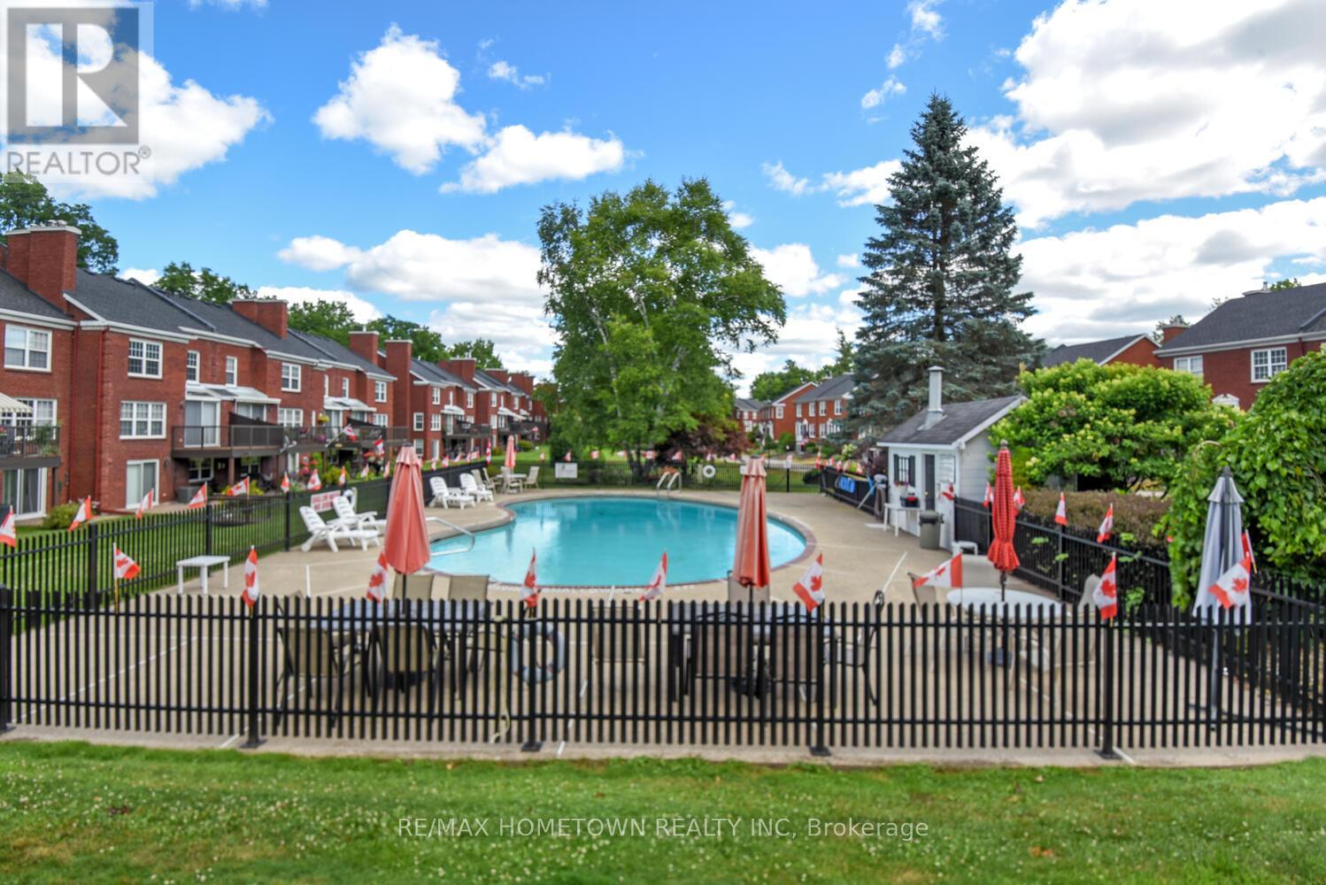 Photo 45 of 33 Country Club Place, Brockville ON