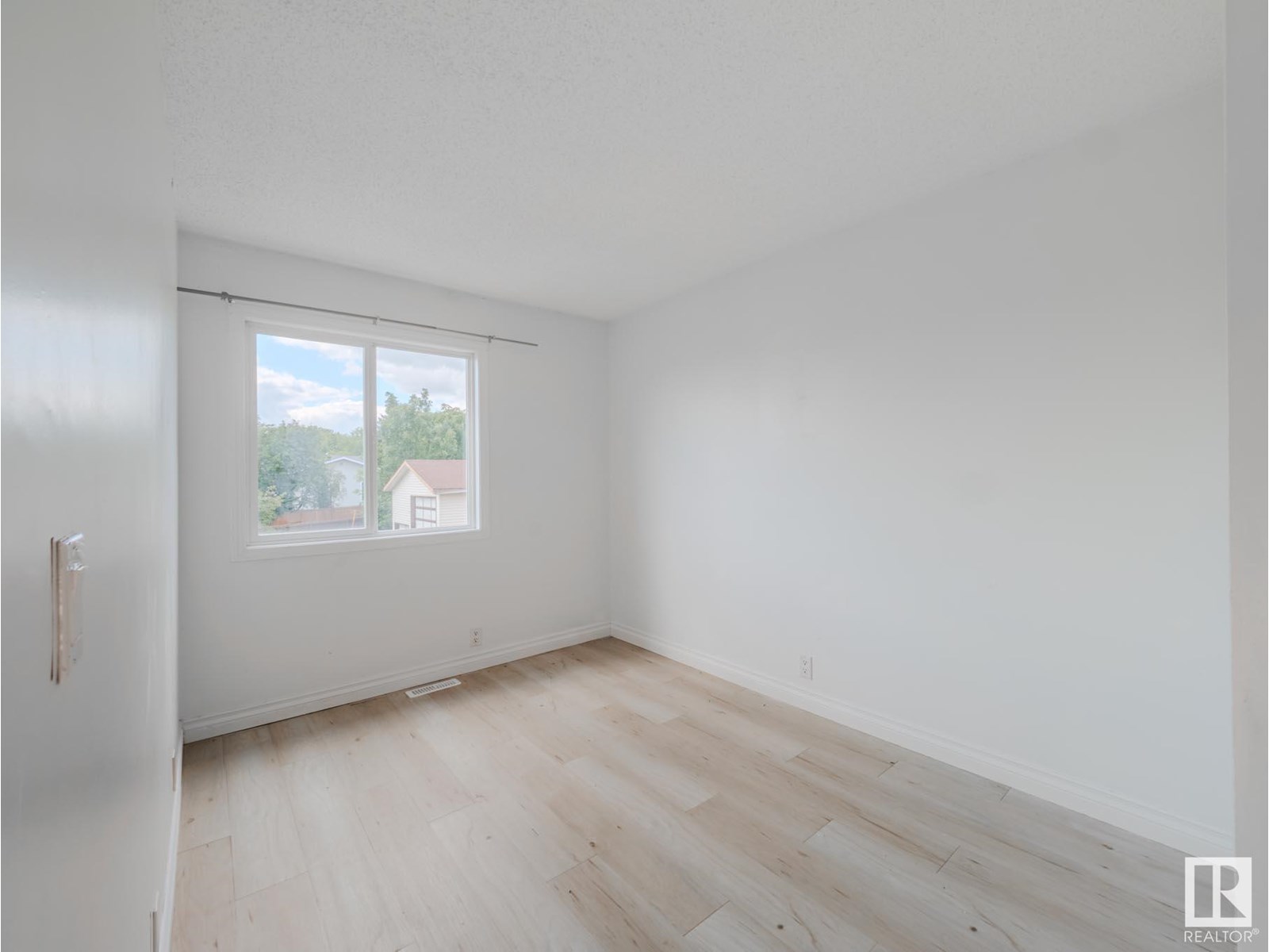 Photo 43 of 38 18010 98 Av Nw, Edmonton AB