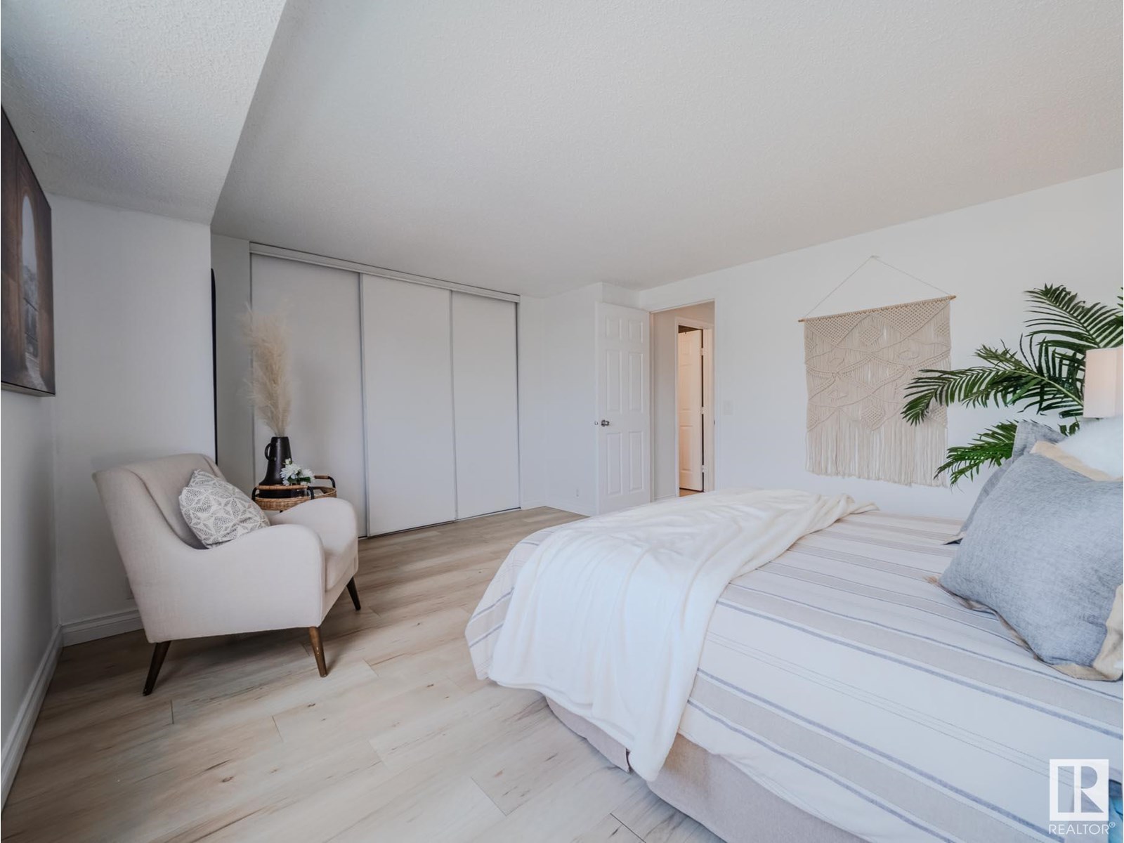 Photo 39 of 38 18010 98 Av Nw, Edmonton AB