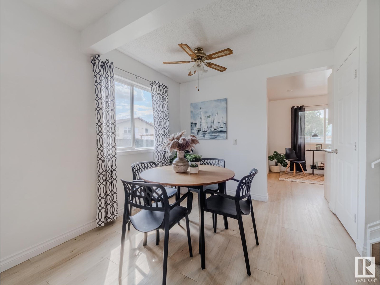 Photo 14 of 38 18010 98 Av Nw, Edmonton AB