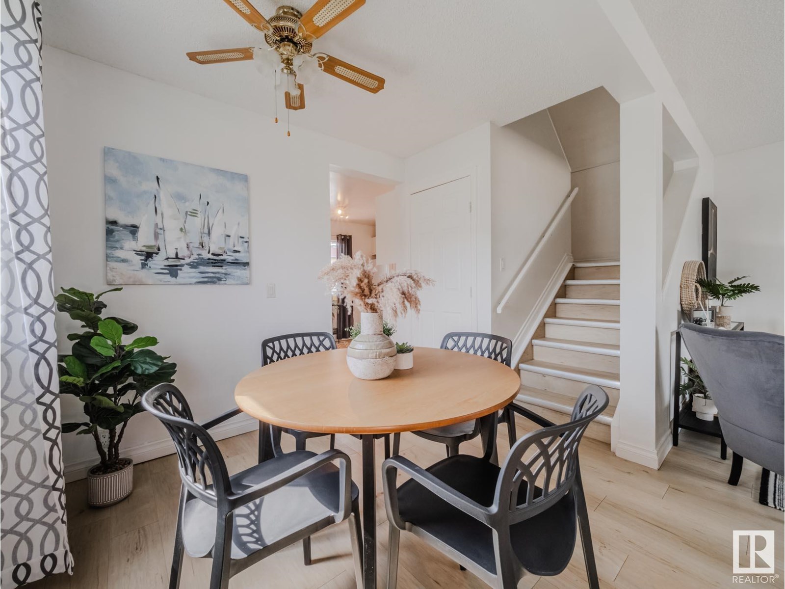 Photo 15 of 38 18010 98 Av Nw, Edmonton AB