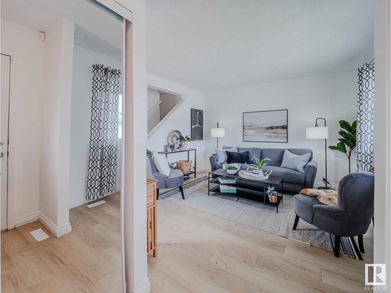Photo 11 of 38 18010 98 Av Nw, Edmonton AB