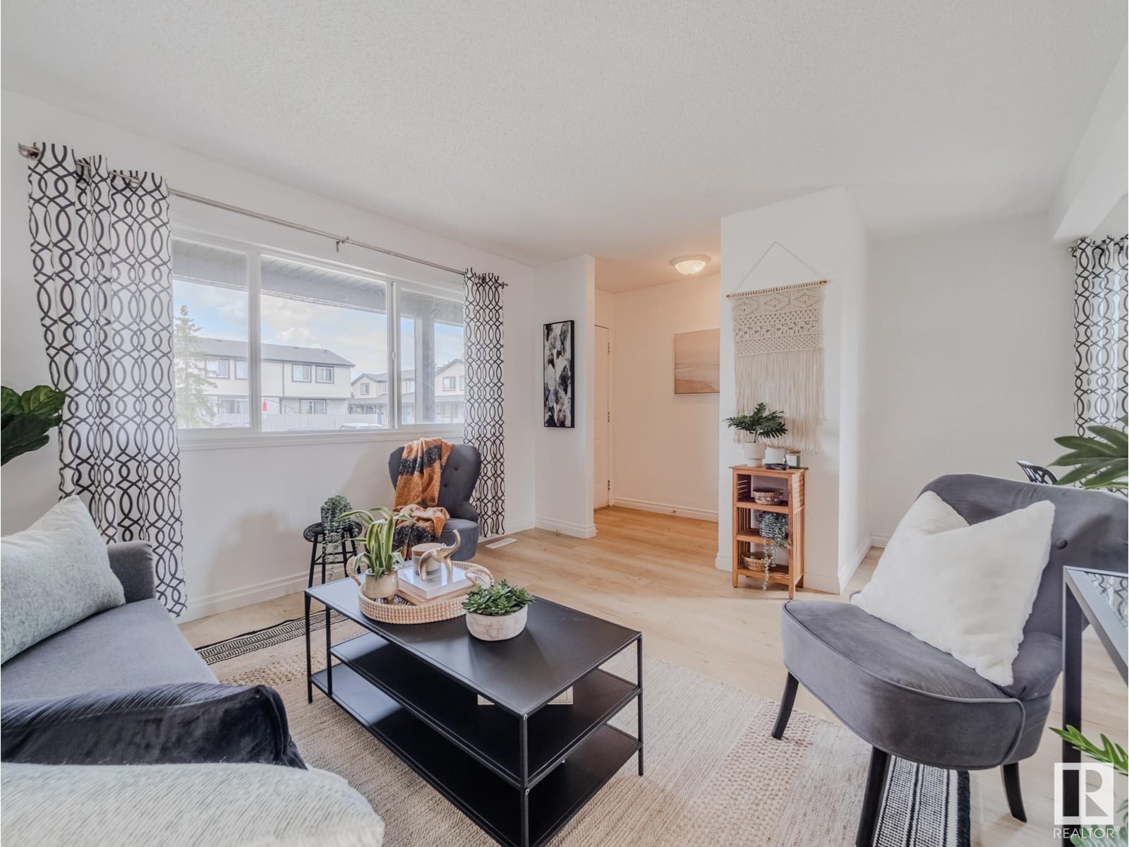 Photo 10 of 38 18010 98 Av Nw, Edmonton AB
