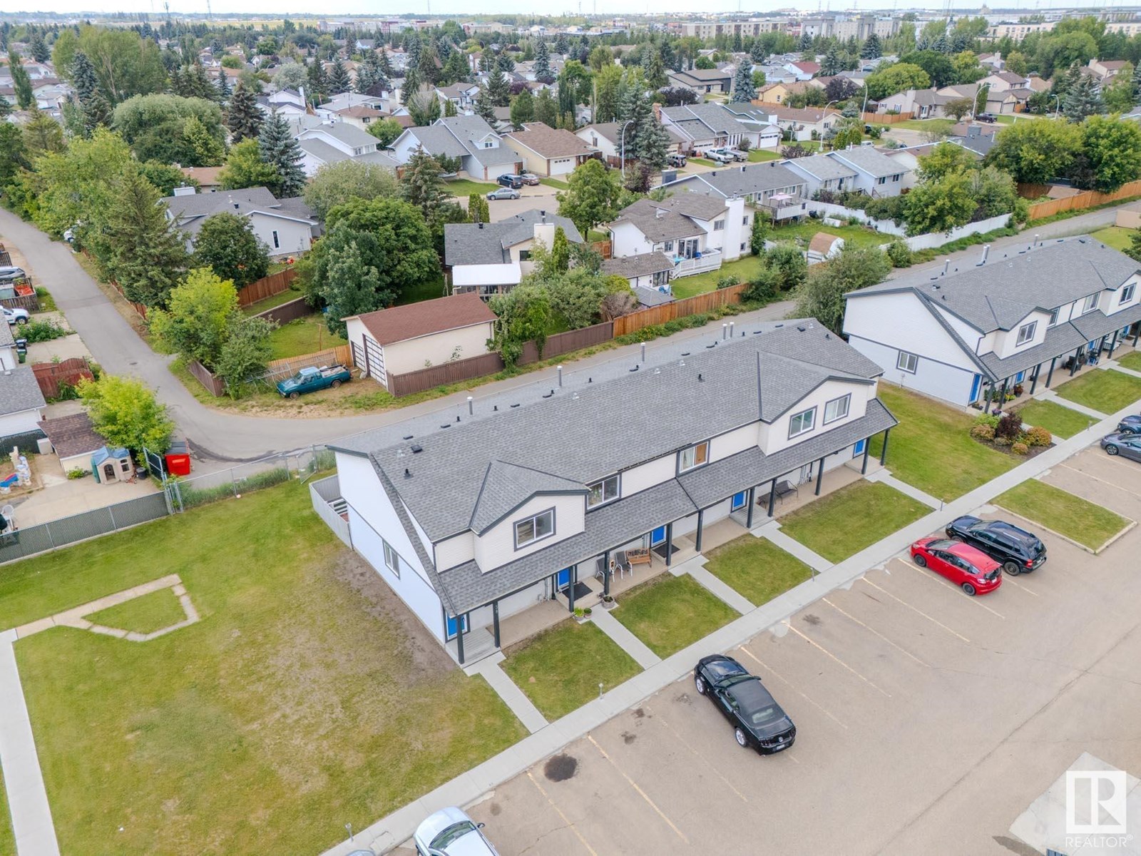 Photo 5 of 38 18010 98 Av Nw, Edmonton AB