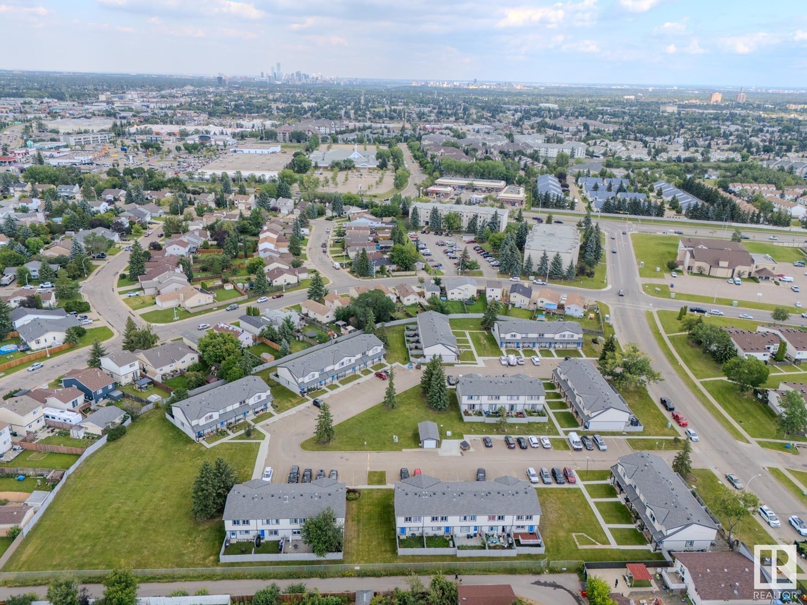 Photo 6 of 38 18010 98 Av Nw, Edmonton AB