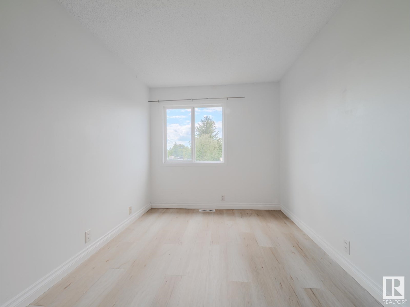 Photo 44 of 38 18010 98 Av Nw, Edmonton AB