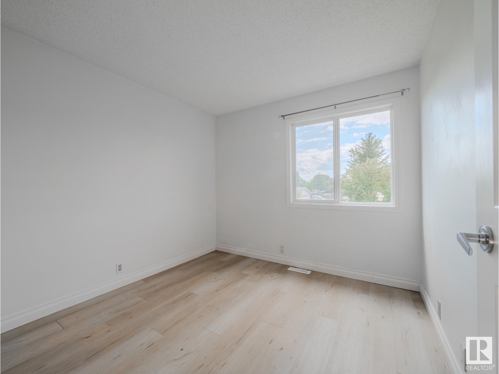 Photo 45 of 38 18010 98 Av Nw, Edmonton AB