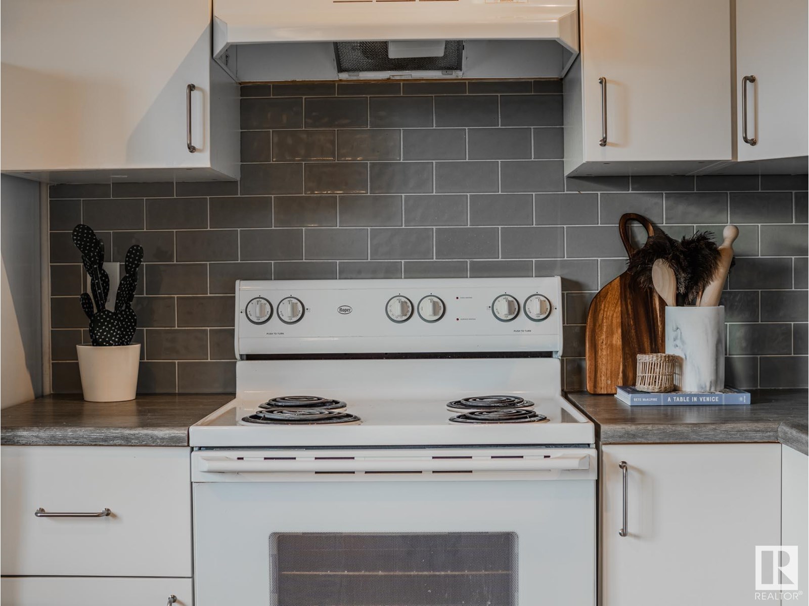 Photo 74 of 38 18010 98 Av Nw, Edmonton AB