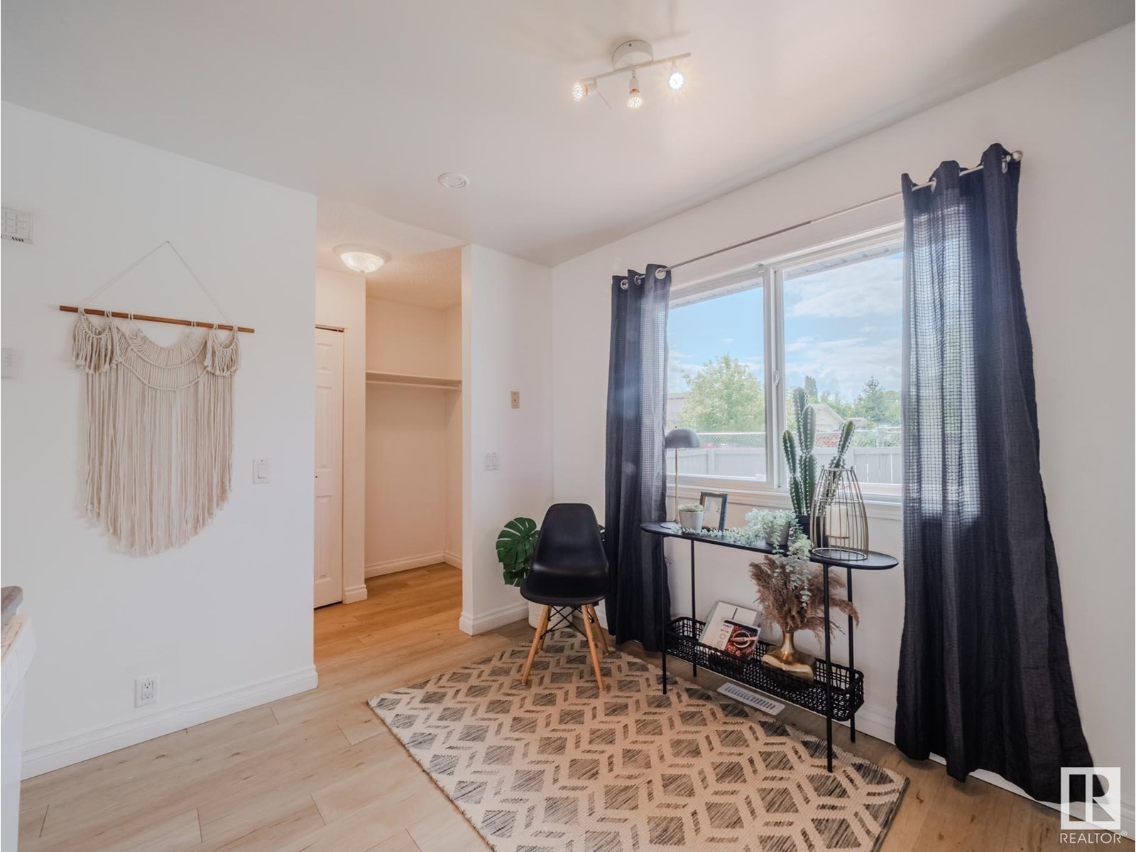 Photo 23 of 38 18010 98 Av Nw, Edmonton AB