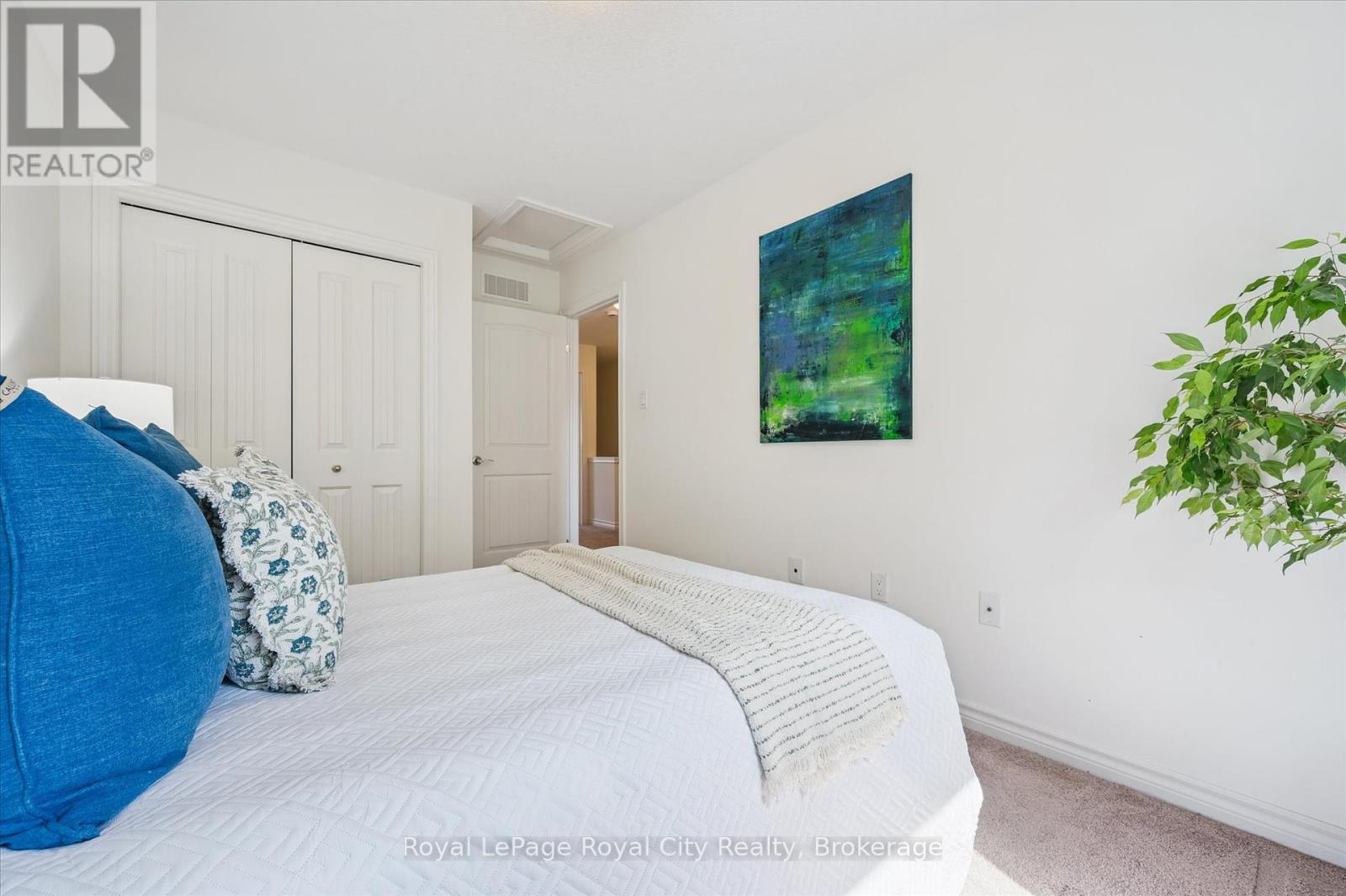 Photo 24 of 51 Oldfield Drive, Guelph ON