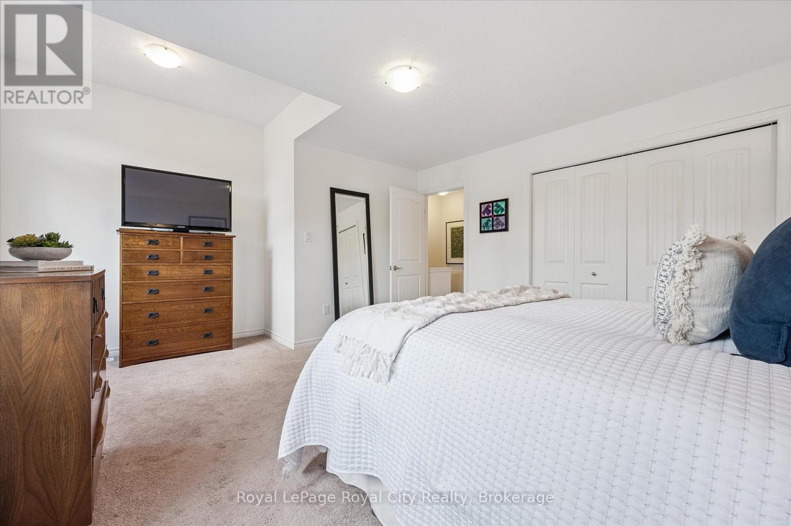 Photo 27 of 51 Oldfield Drive, Guelph ON