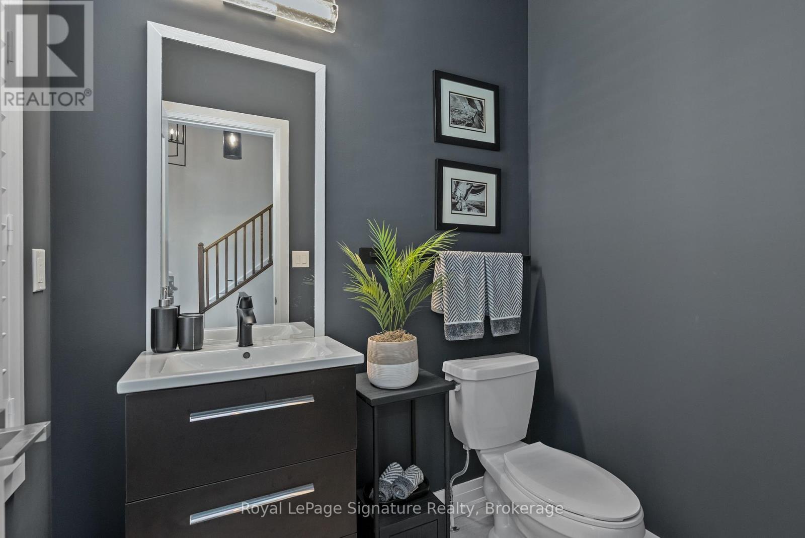 Photo 36 of 104 Clippers Lane, Blue Mountains ON