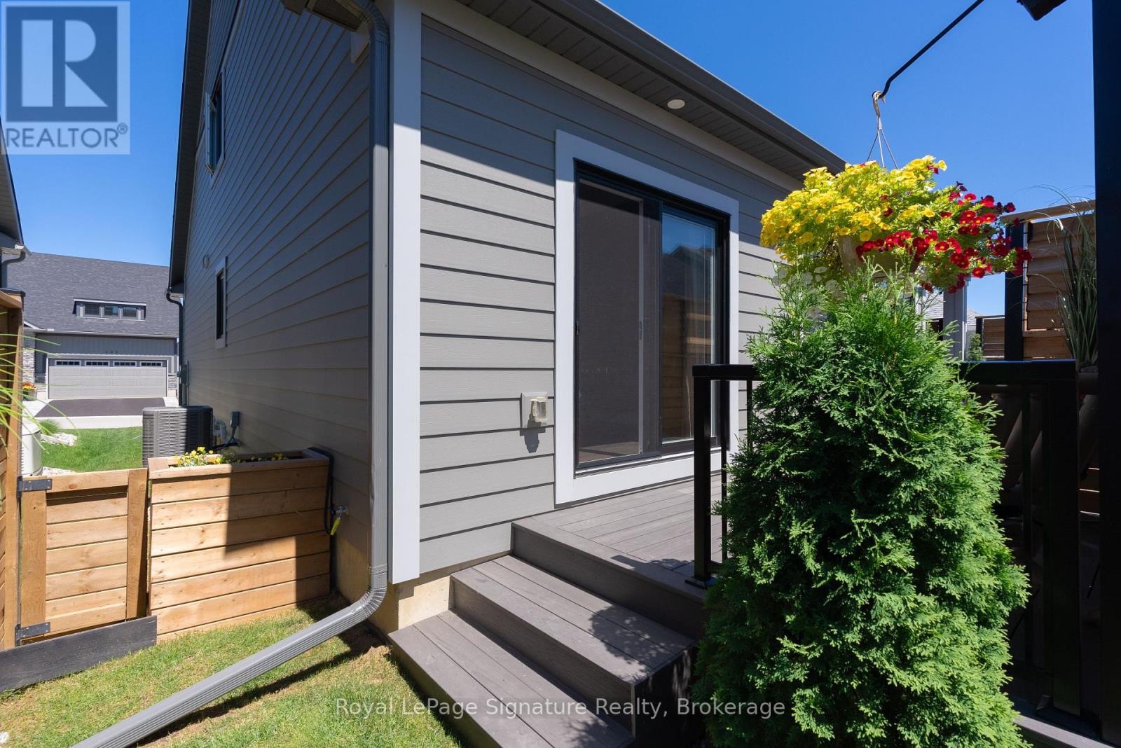 Photo 21 of 104 Clippers Lane, Blue Mountains ON