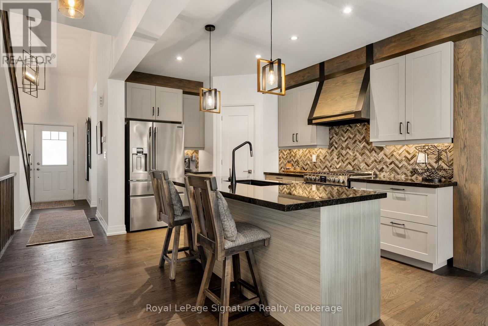 Photo 5 of 104 Clippers Lane, Blue Mountains ON