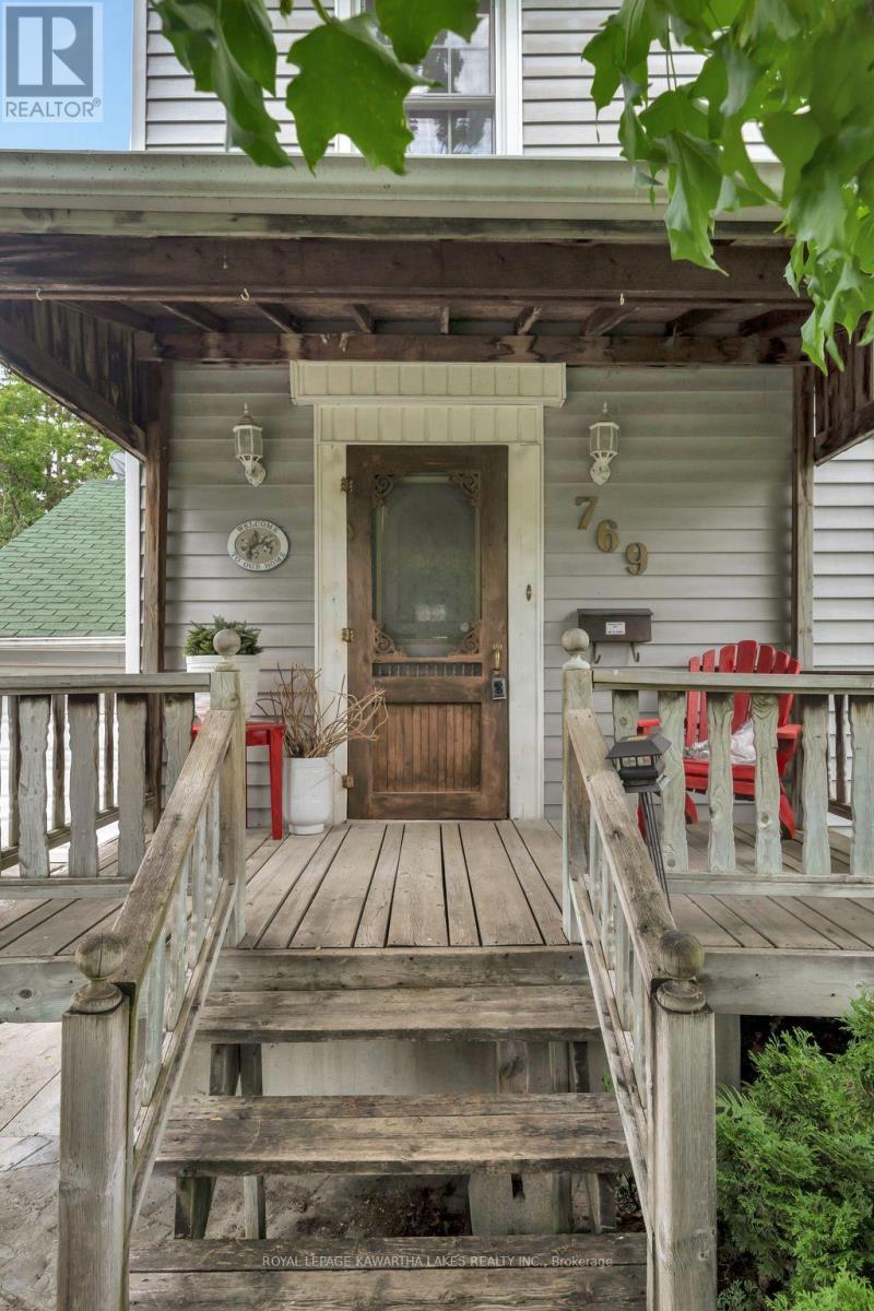 Photo 10 of 769 Chesterfield Avenue, Peterborough North ON