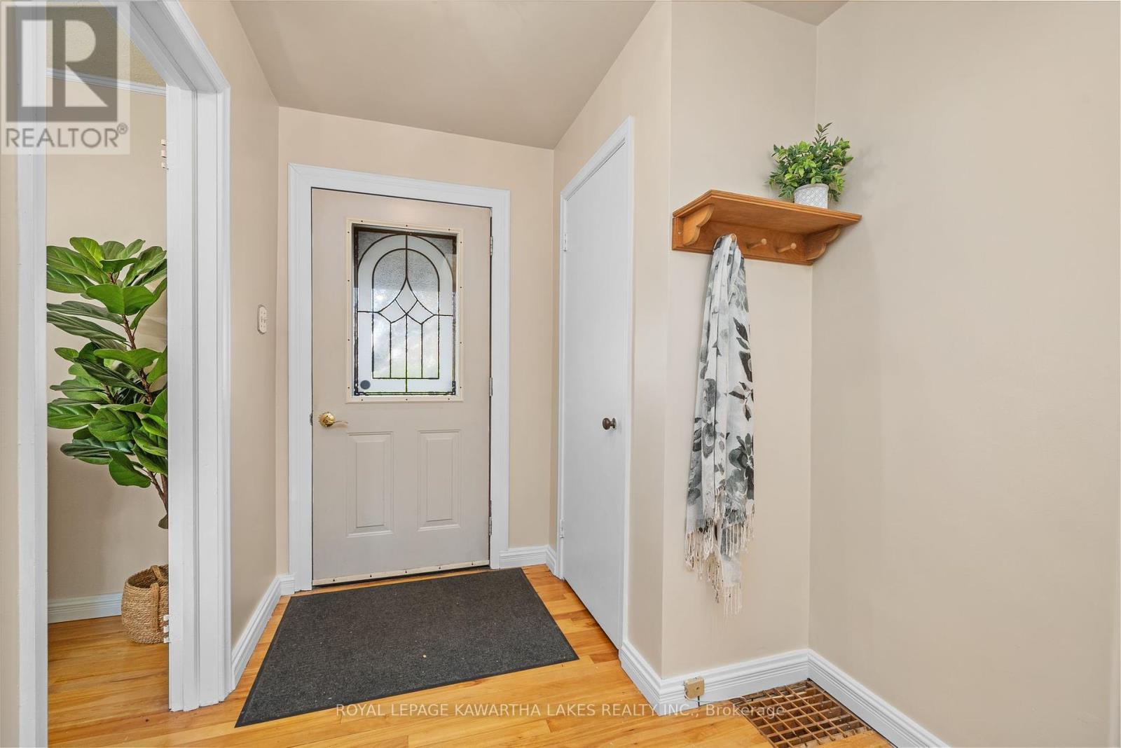 Photo 12 of 769 Chesterfield Avenue, Peterborough North ON