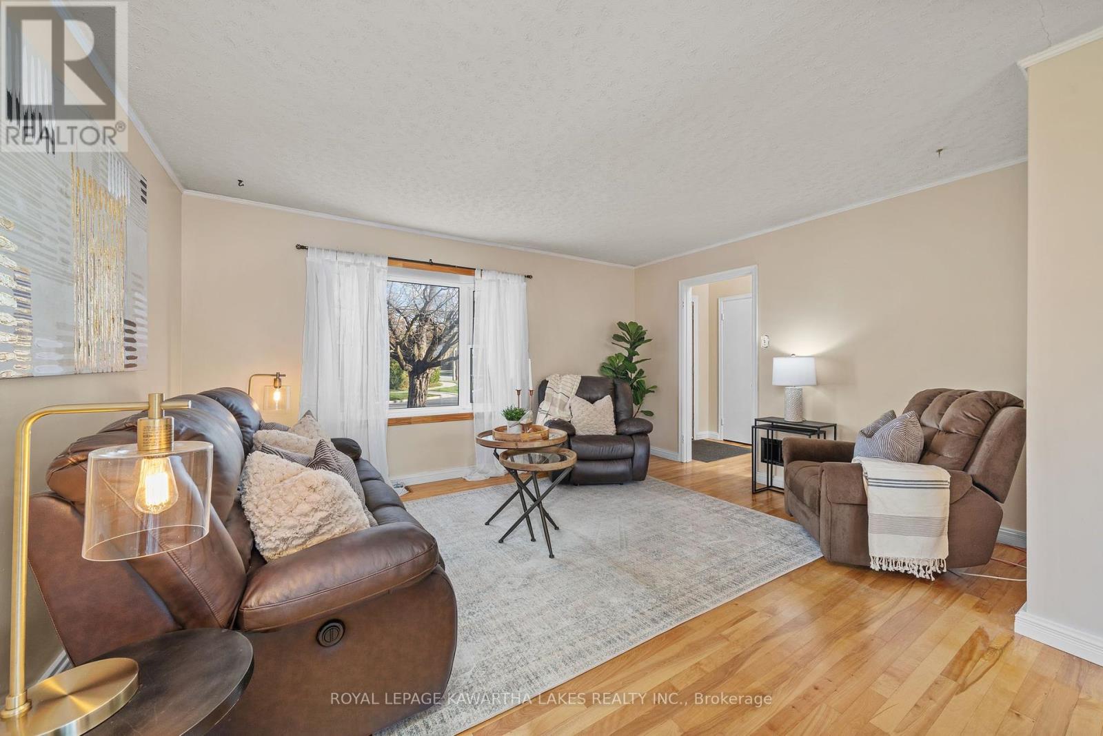 Photo 15 of 769 Chesterfield Avenue, Peterborough North ON
