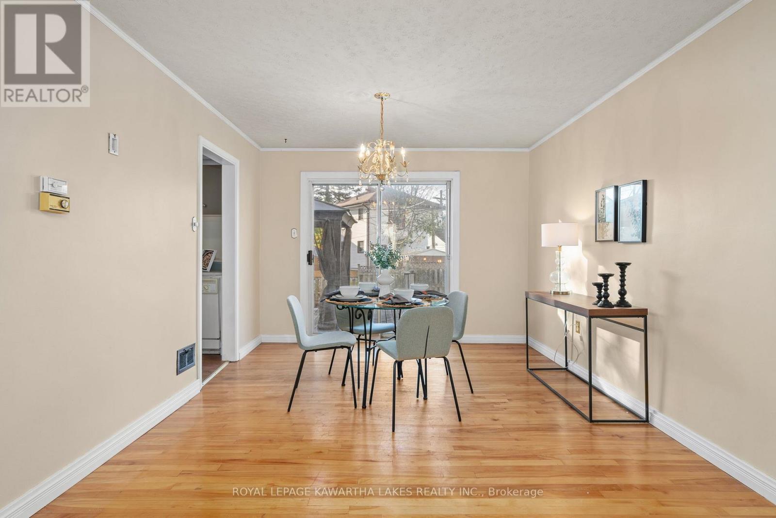 Photo 17 of 769 Chesterfield Avenue, Peterborough North ON