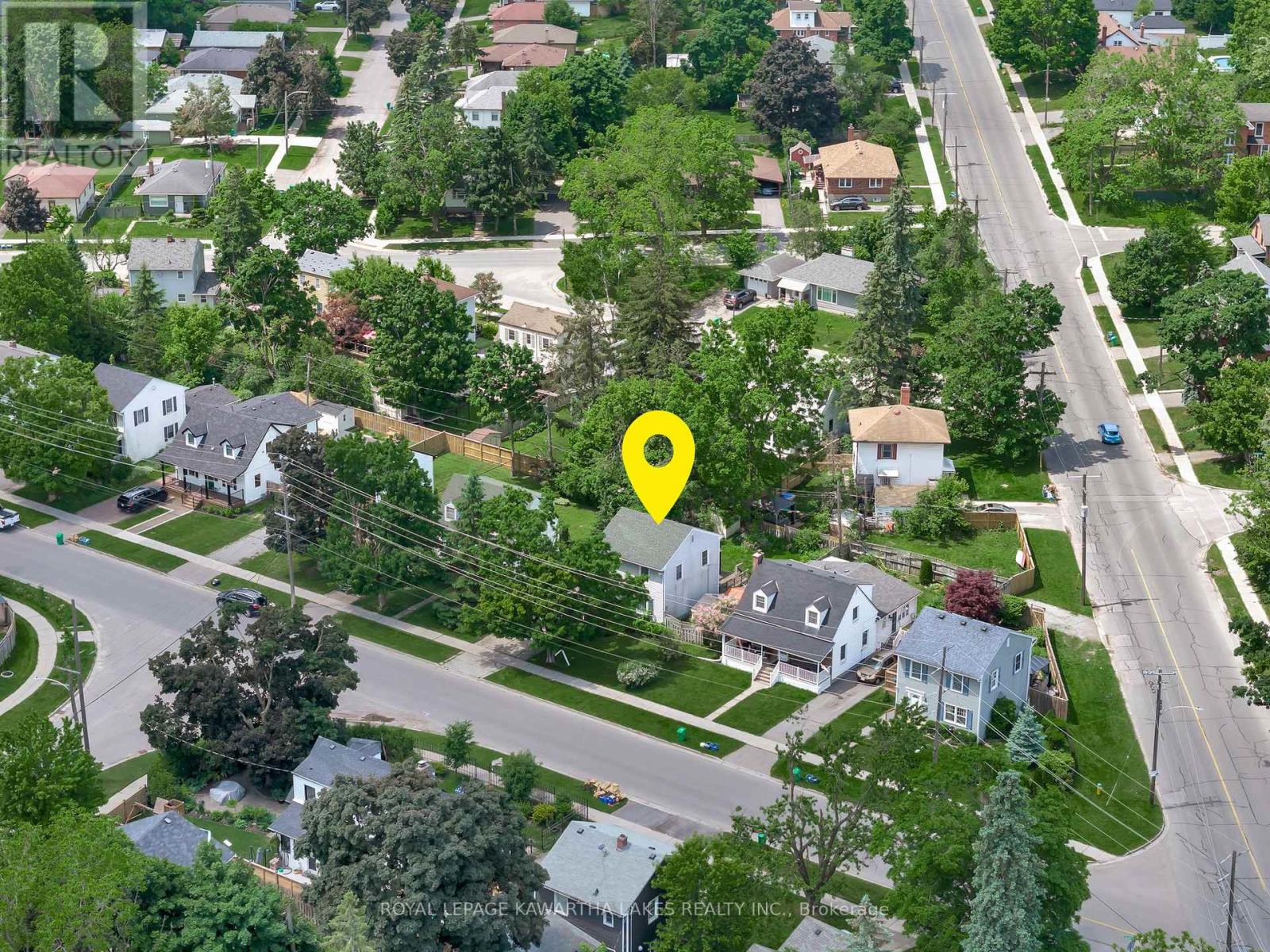 Photo 2 of 769 Chesterfield Avenue, Peterborough North ON