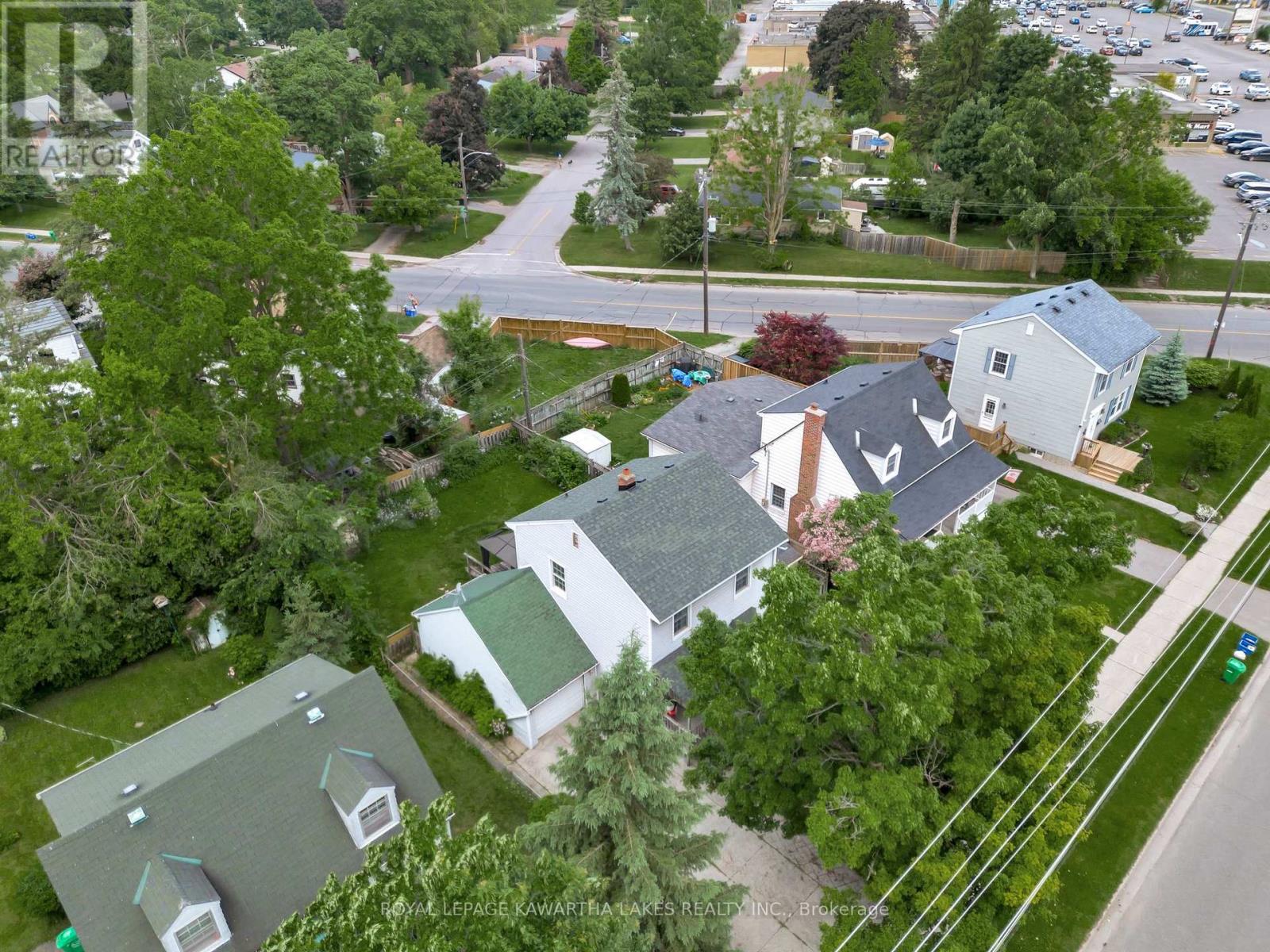 Photo 6 of 769 Chesterfield Avenue, Peterborough North ON