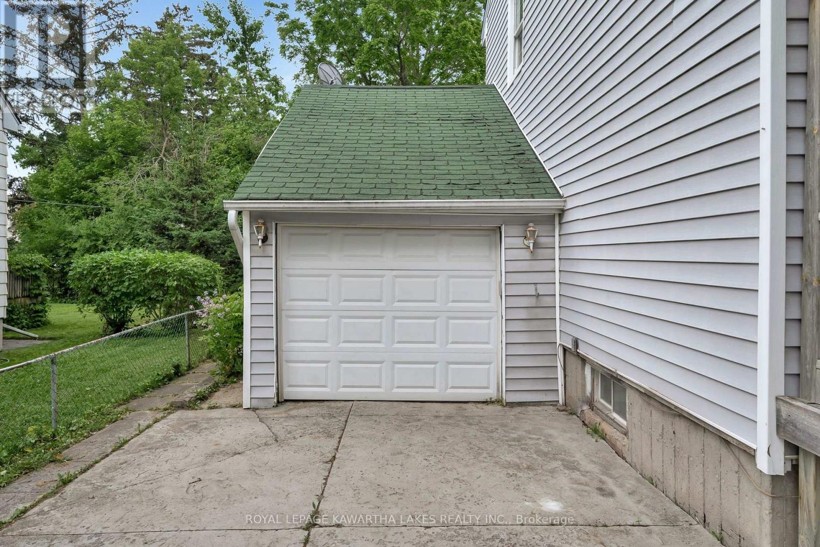 Photo 8 of 769 Chesterfield Avenue, Peterborough North ON