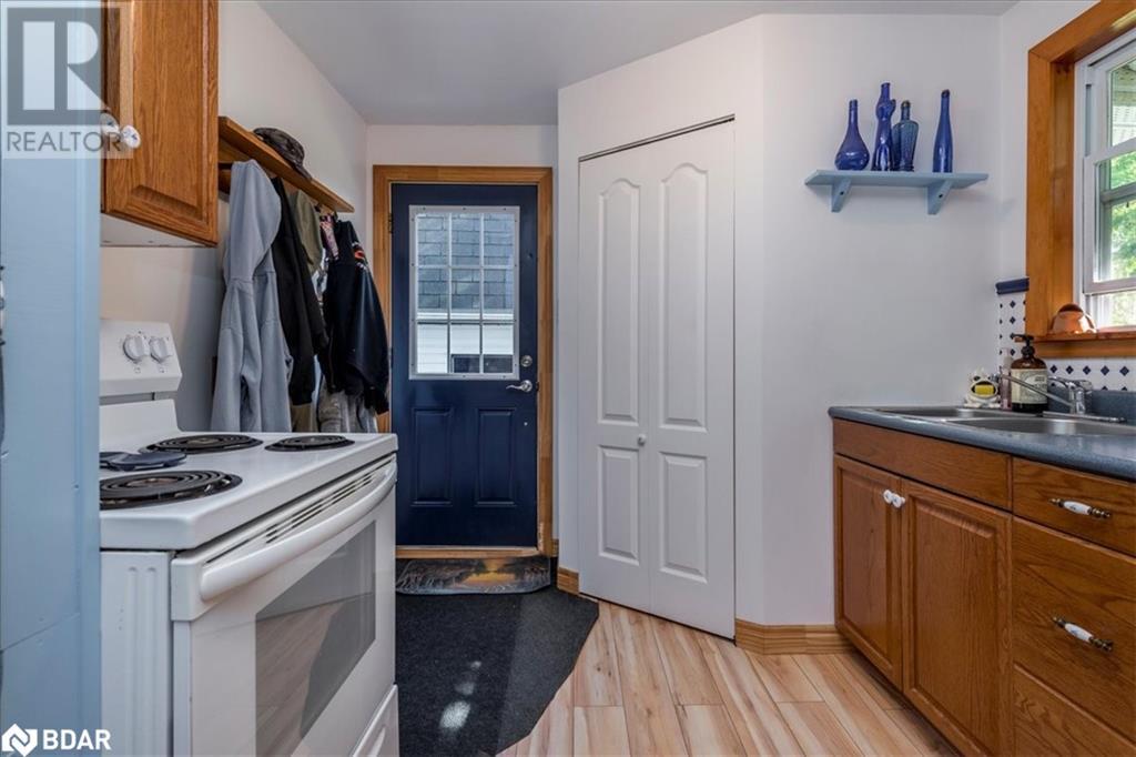 Photo 11 of 930 Gilmore Avenue, Innisfil ON