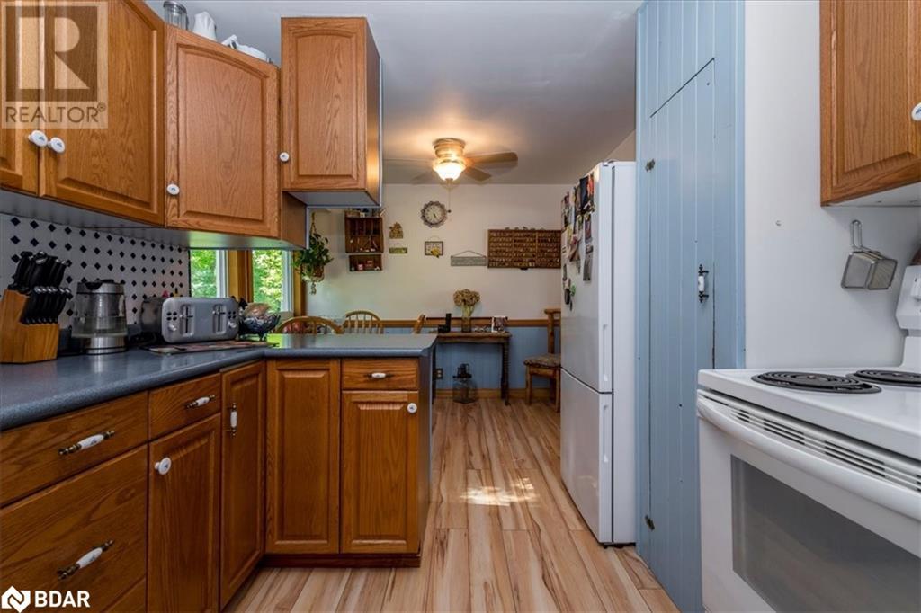 Photo 8 of 930 Gilmore Avenue, Innisfil ON