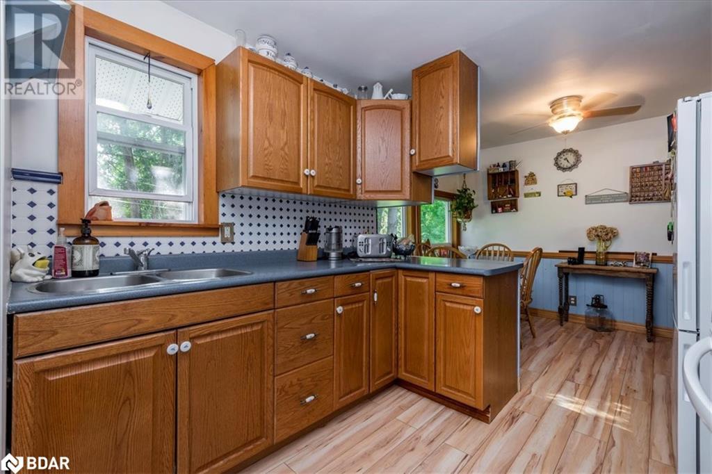 Photo 9 of 930 Gilmore Avenue, Innisfil ON