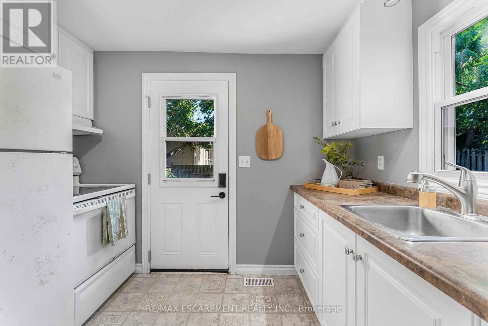 Photo 8 of 4220 4222 Hixon Street, Lincoln ON