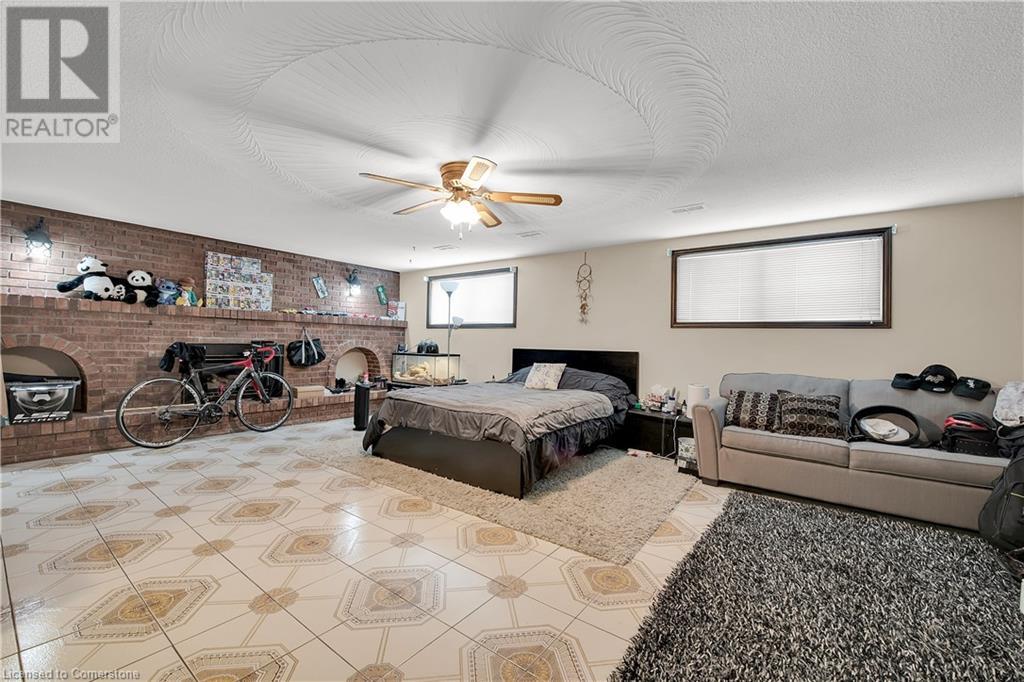 Photo 24 of 18 Villa Court, Hamilton ON