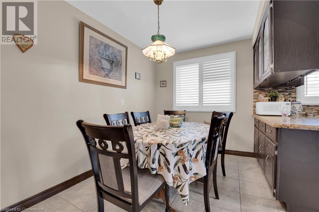 Photo 32 of 18 Villa Court, Hamilton ON