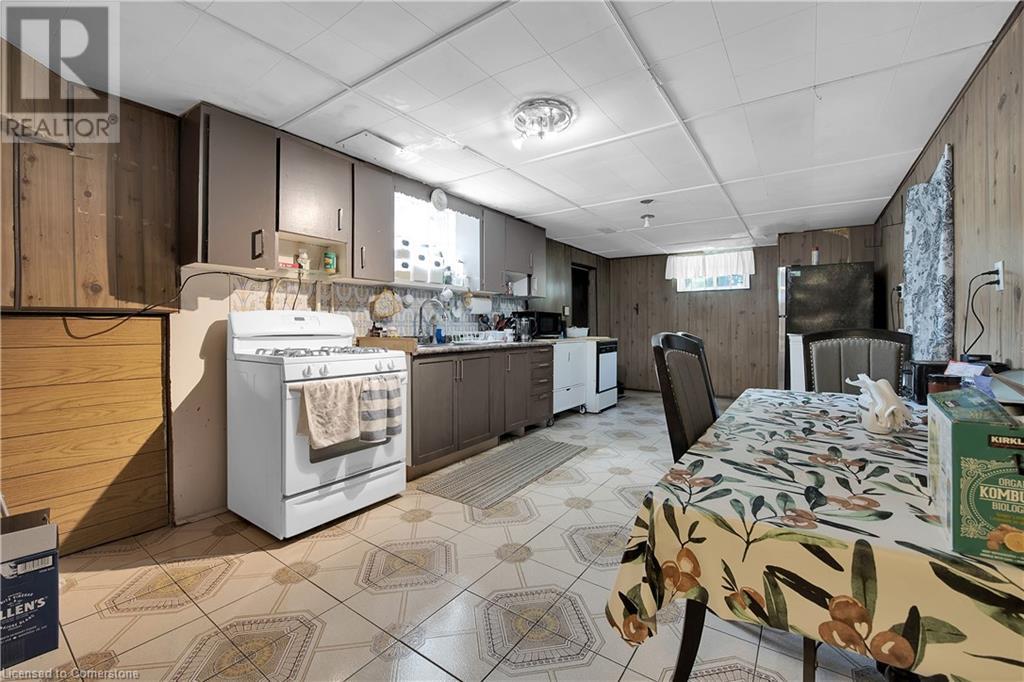 Photo 34 of 18 Villa Court, Hamilton ON