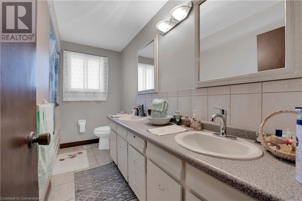 Photo 27 of 18 Villa Court, Hamilton ON