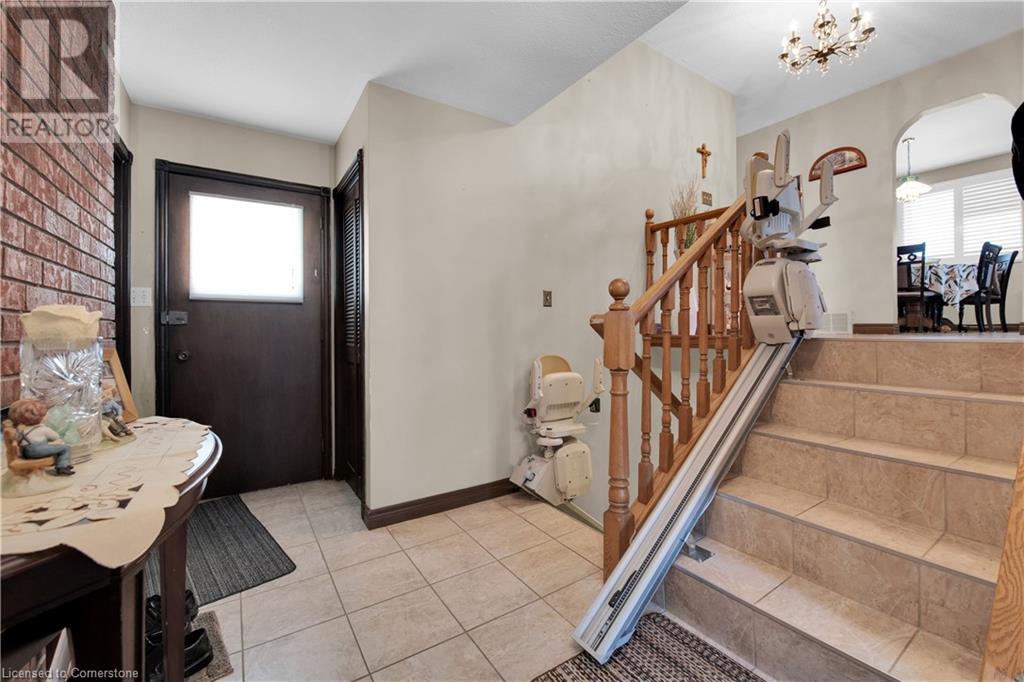 Photo 23 of 18 Villa Court, Hamilton ON