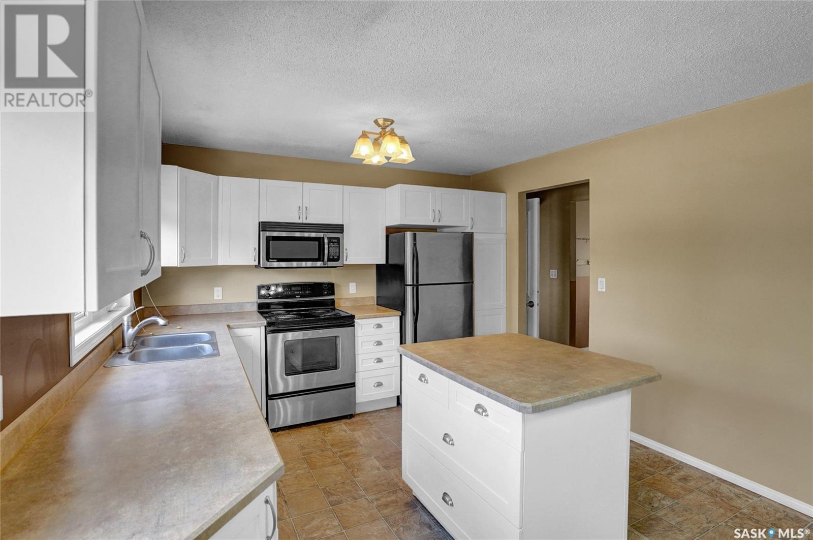 Photo 44 of 110 3rd Avenue W, Gravelbourg SK