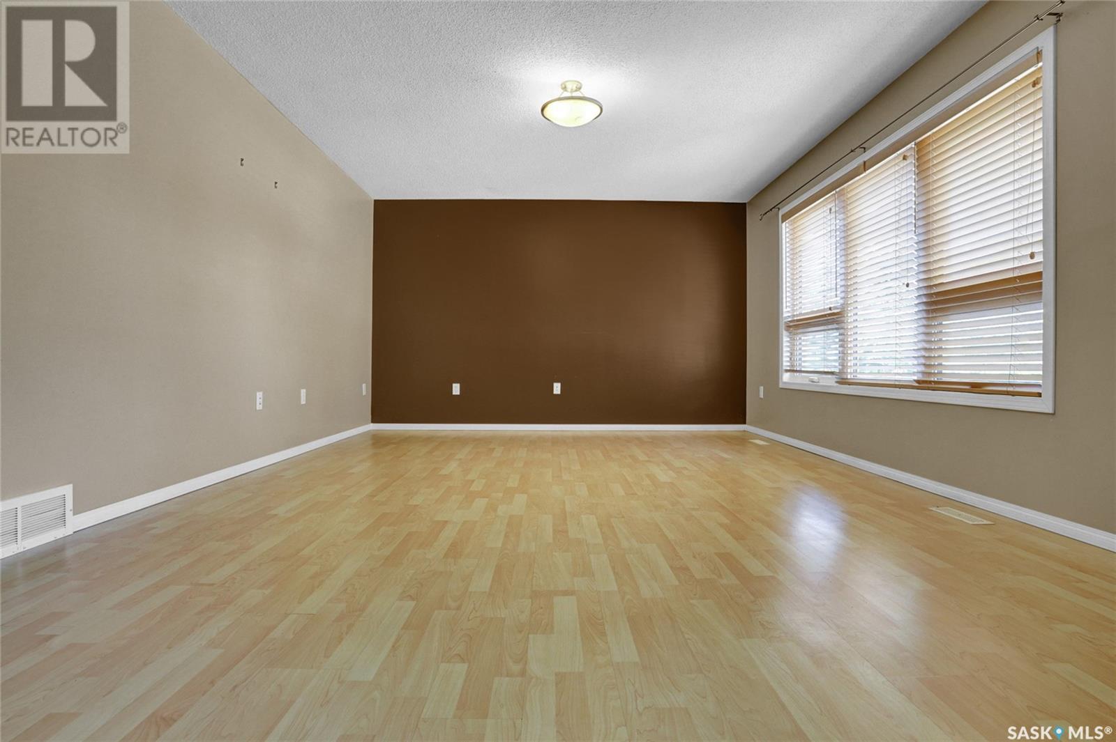 Photo 21 of 110 3rd Avenue W, Gravelbourg SK