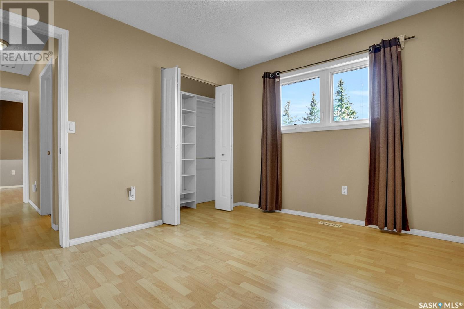 Photo 2 of 110 3rd Avenue W, Gravelbourg SK