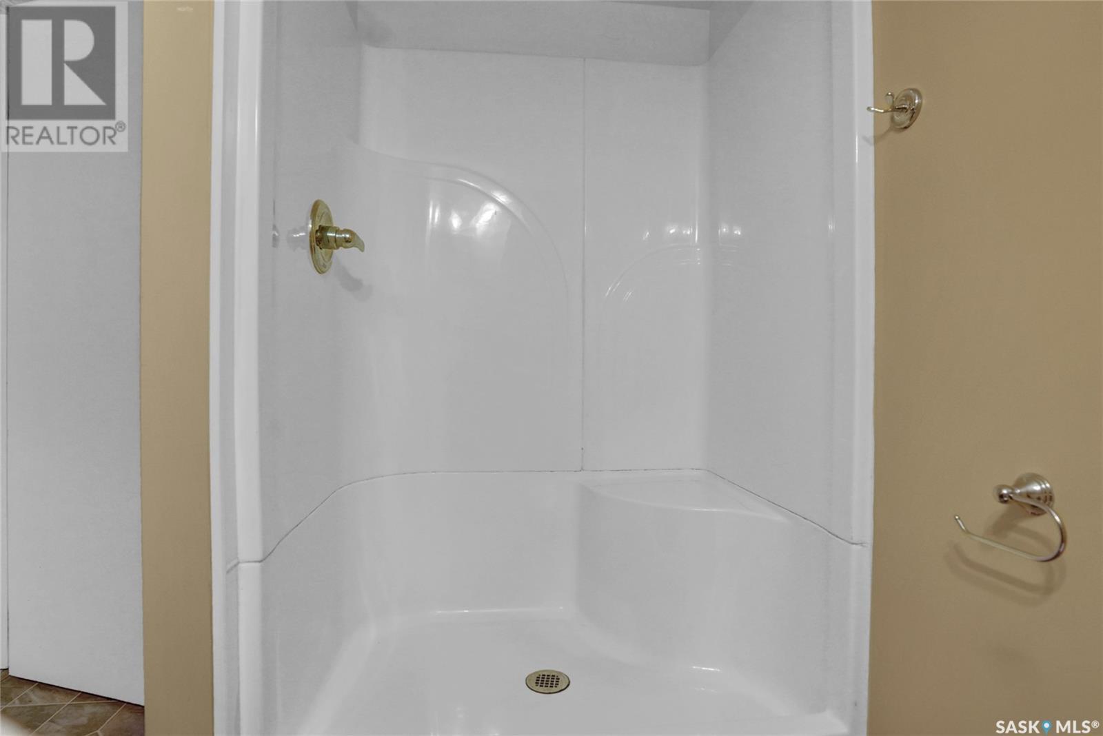 Photo 10 of 110 3rd Avenue W, Gravelbourg SK