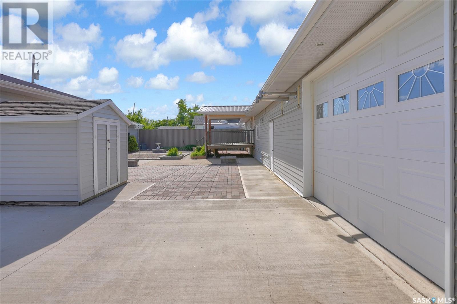 Photo 36 of 110 3rd Avenue W, Gravelbourg SK