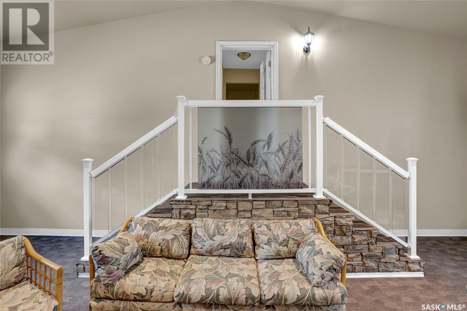 Photo 4 of 110 3rd Avenue W, Gravelbourg SK