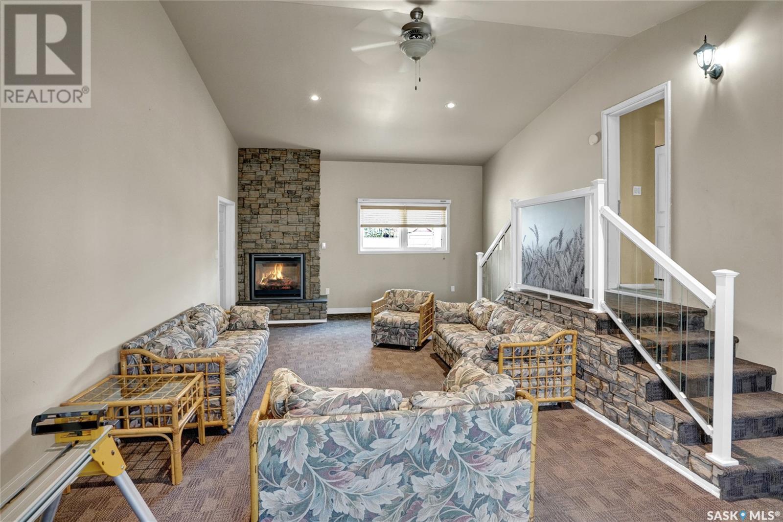 Photo 11 of 110 3rd Avenue W, Gravelbourg SK