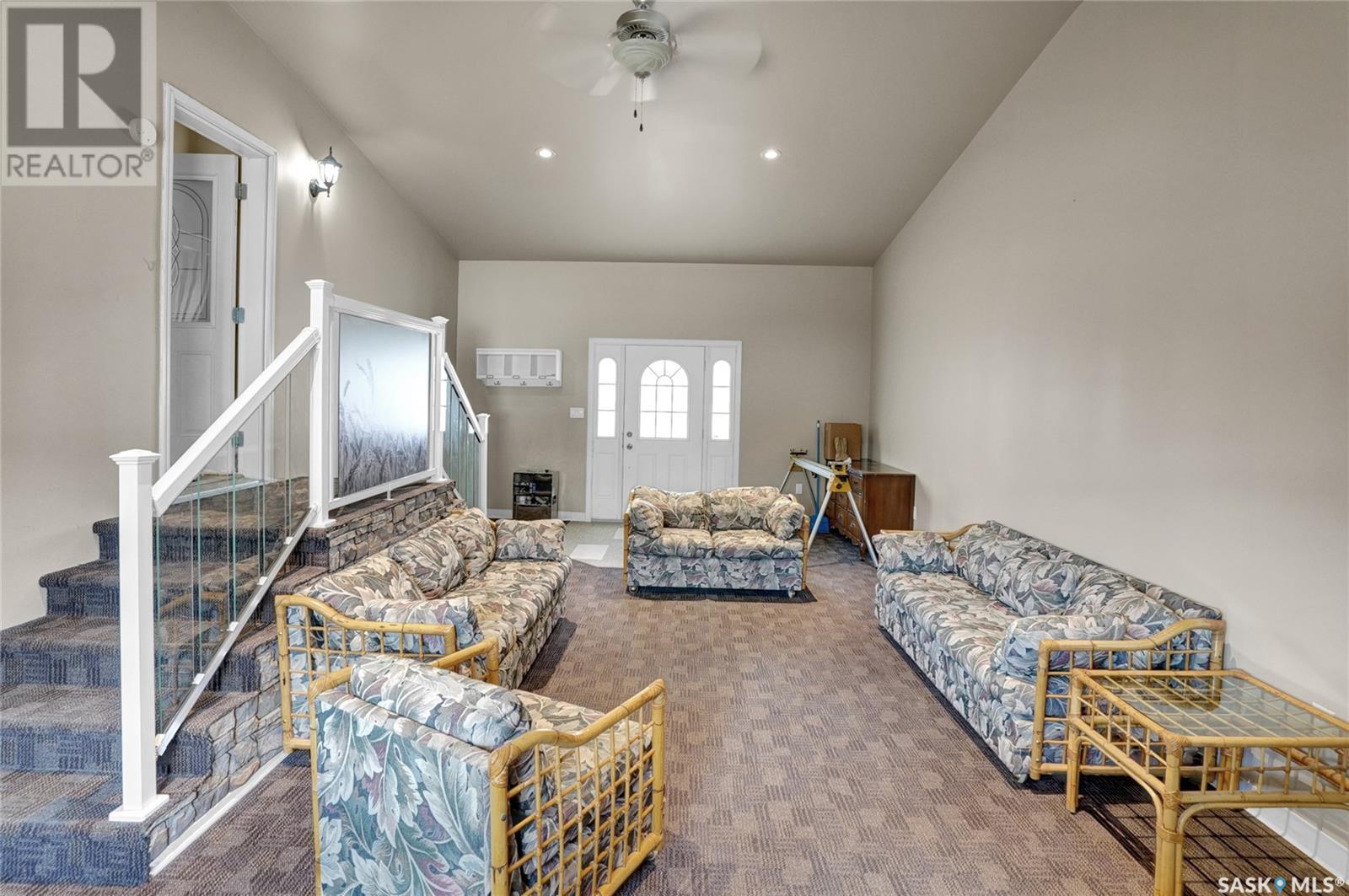 Photo 14 of 110 3rd Avenue W, Gravelbourg SK