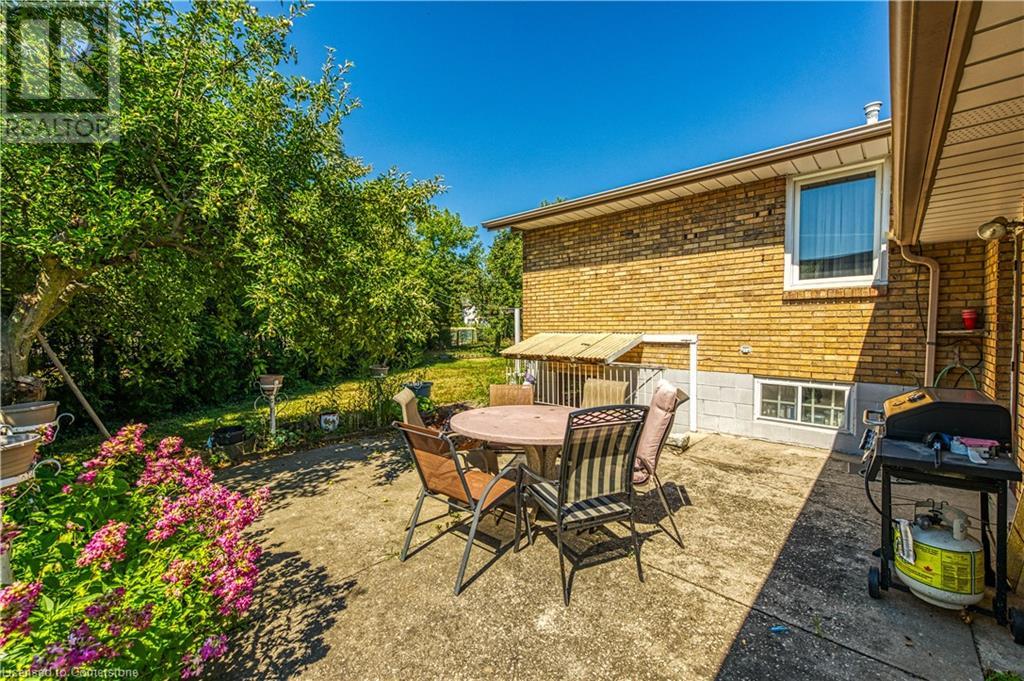 Photo 20 of 18 Villa Court, Hamilton ON